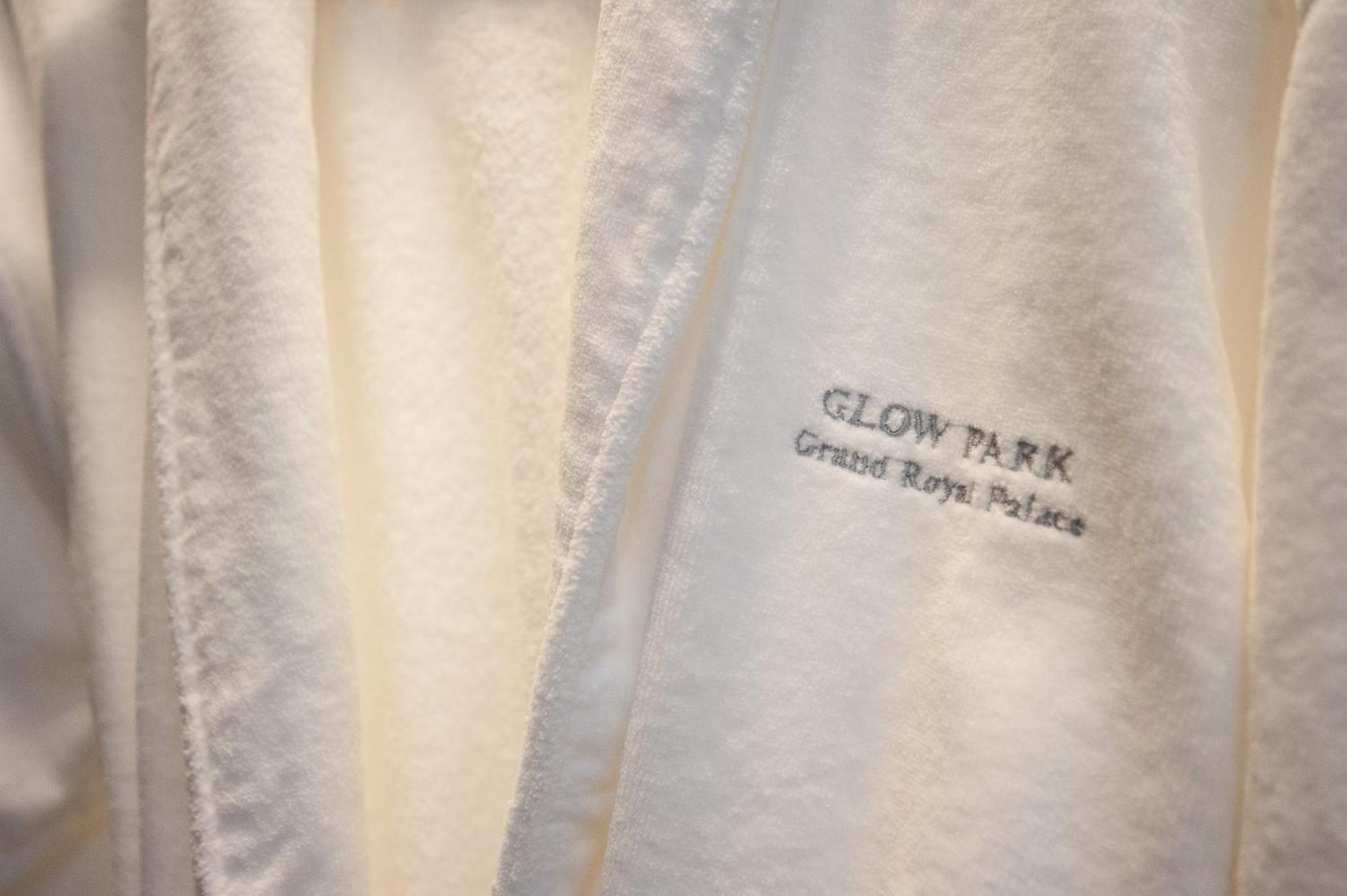פנום פן Glow Park Hotel Grand Royal Palace מראה חיצוני תמונה